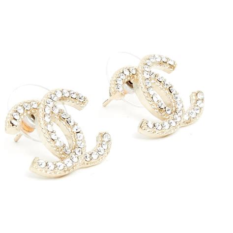 boucle d'oreille chanel femme.